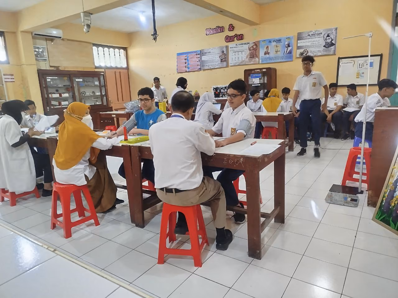 Tingkatkan Kualitas Belajar, SMP Islam Diponegoro Surakarta Gandeng Puskesmas Gajahan Gelar Skrining Kesehatan Siswa